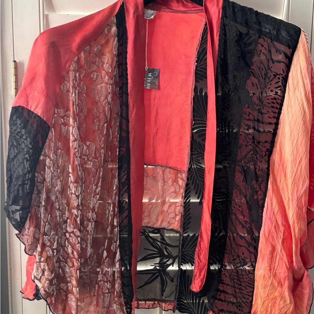 Yala Black and‎ Red Women's over wrap large kimono style
